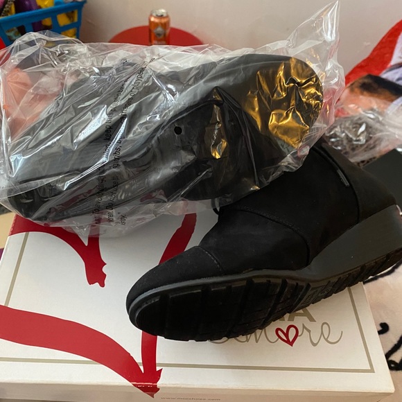 Mia memory foam ankle boot! Black - Size 8.0M - Picture 3 of 5